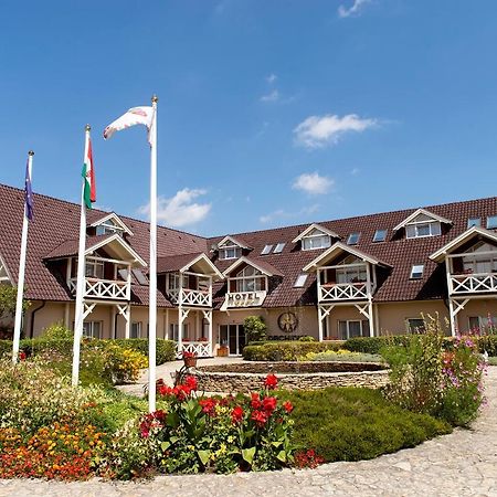 Orchidea Hotel Lipót Dış mekan fotoğraf