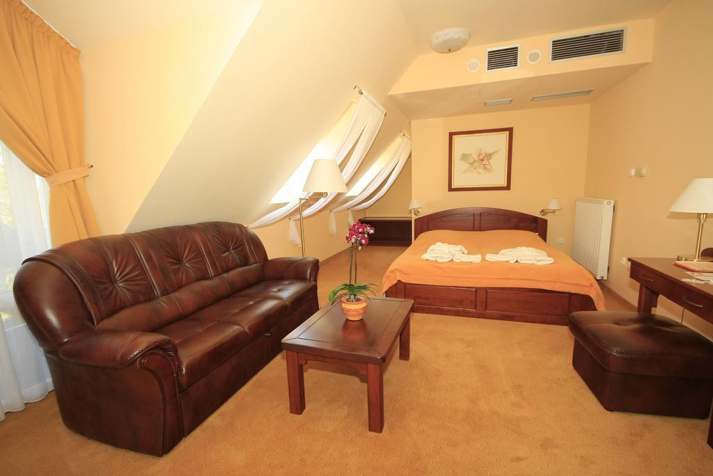 Orchidea Hotel Lipót Dış mekan fotoğraf